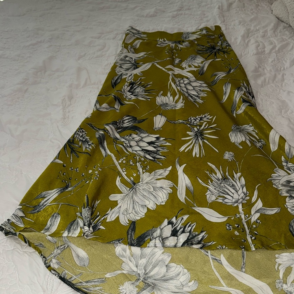 ZARA XS OLIVE GREEN LONG SKIRT